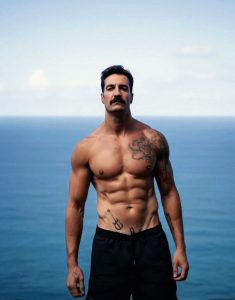 הכירו את סמואל פלקון הכירו את סמואל פלקון.