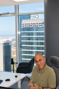 מאיר דוידי. ניתנים אחזקות ופיננסים